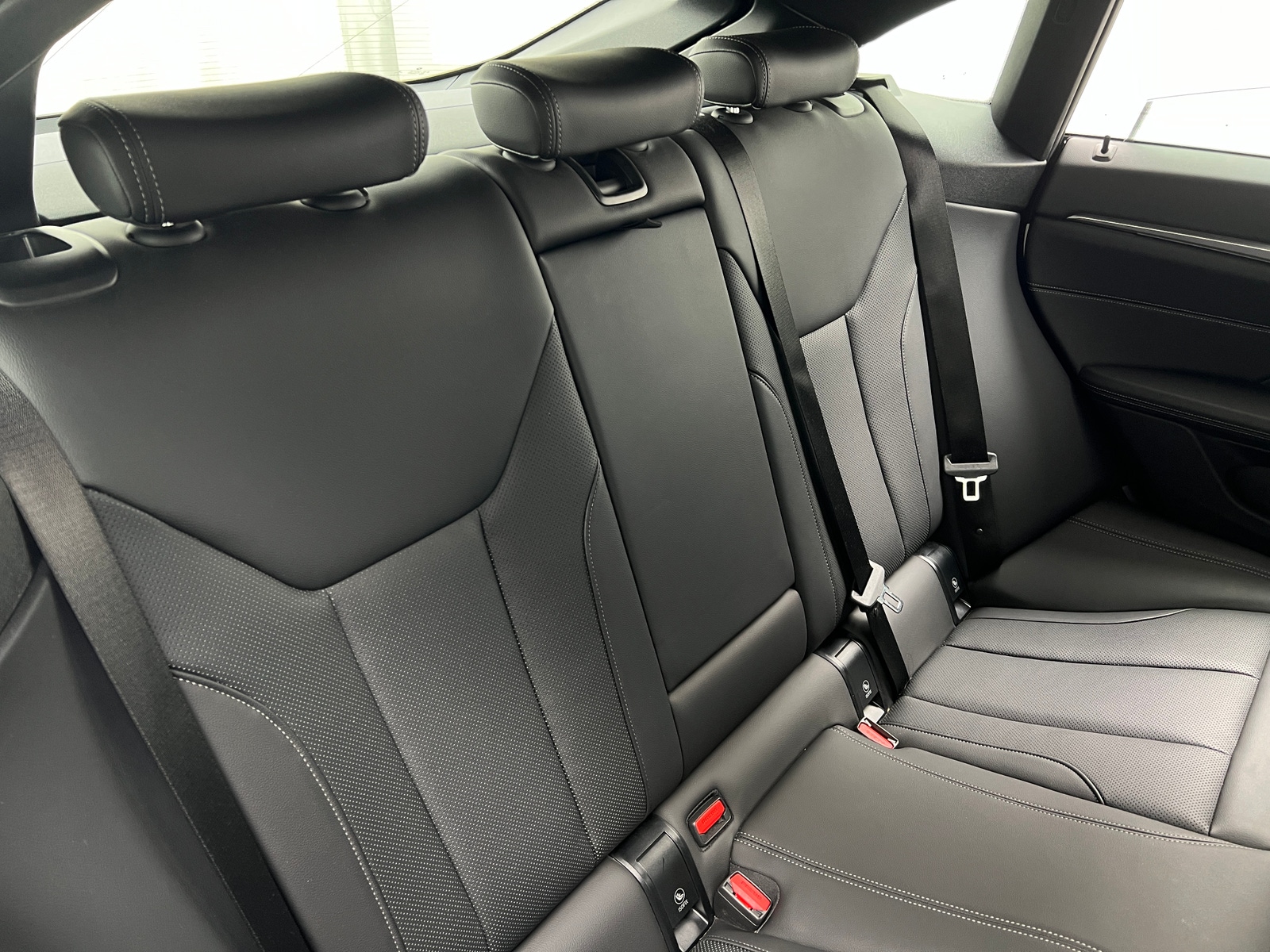 Thumbnail: 2022 BMW i4 - 6