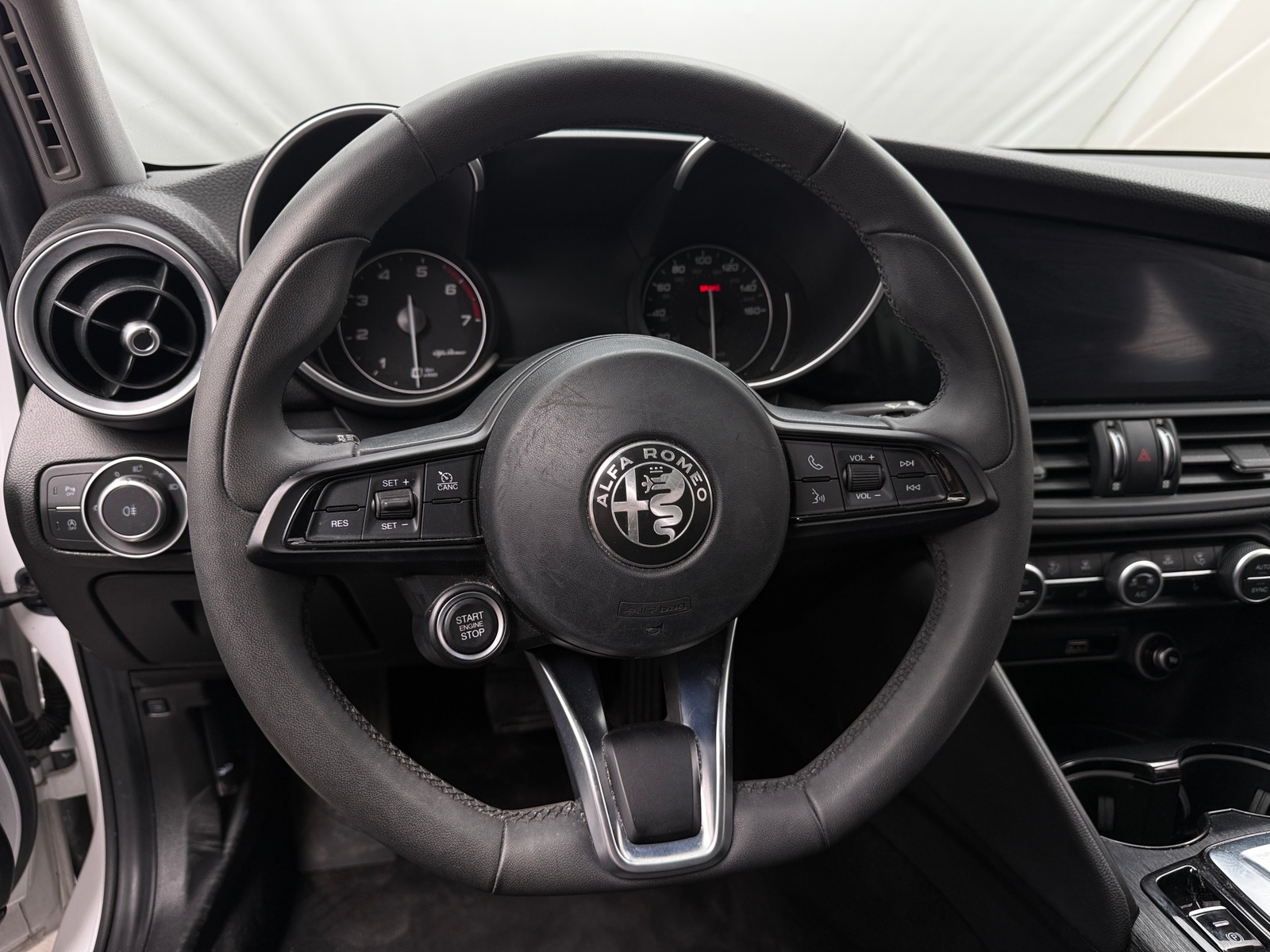 Thumbnail: 2020 Alfa Romeo Giulia - 4