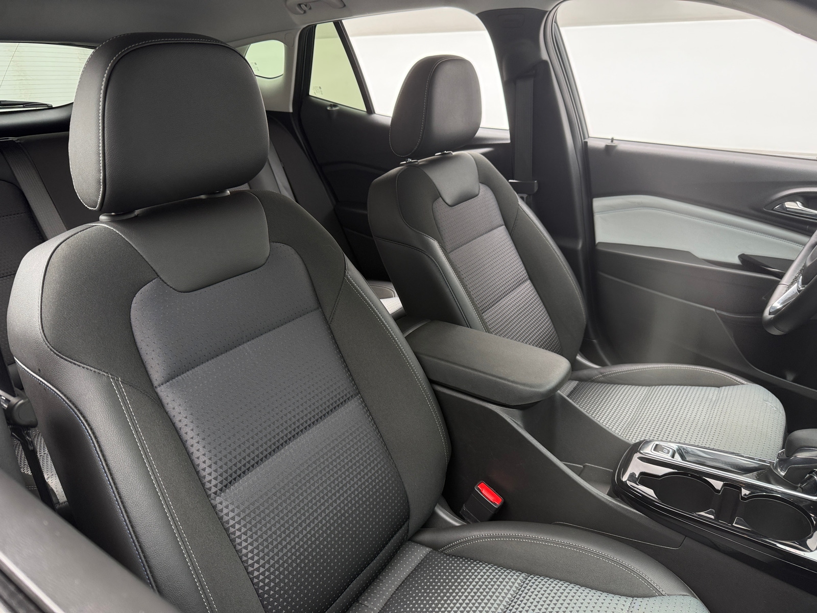 Thumbnail: 2025 Chevrolet Trax - 2