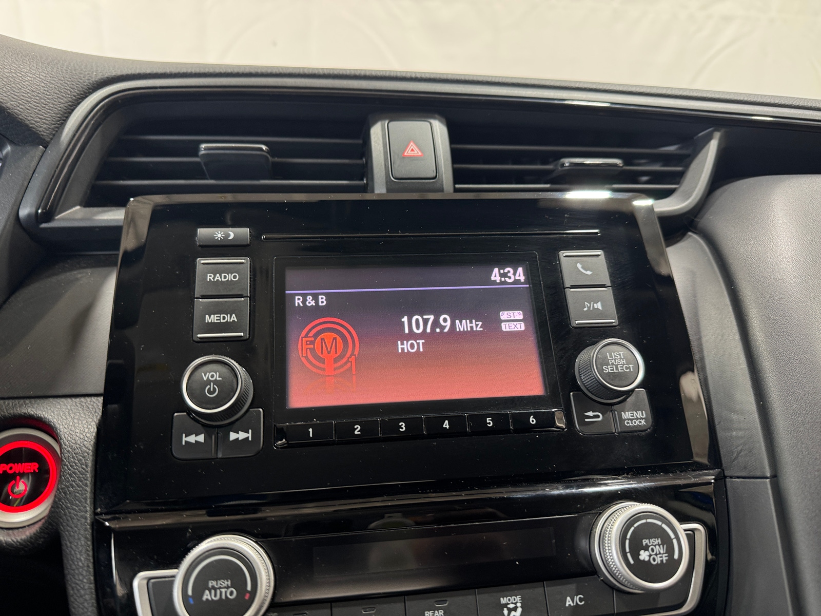 Thumbnail: 2019 Honda Insight - 4