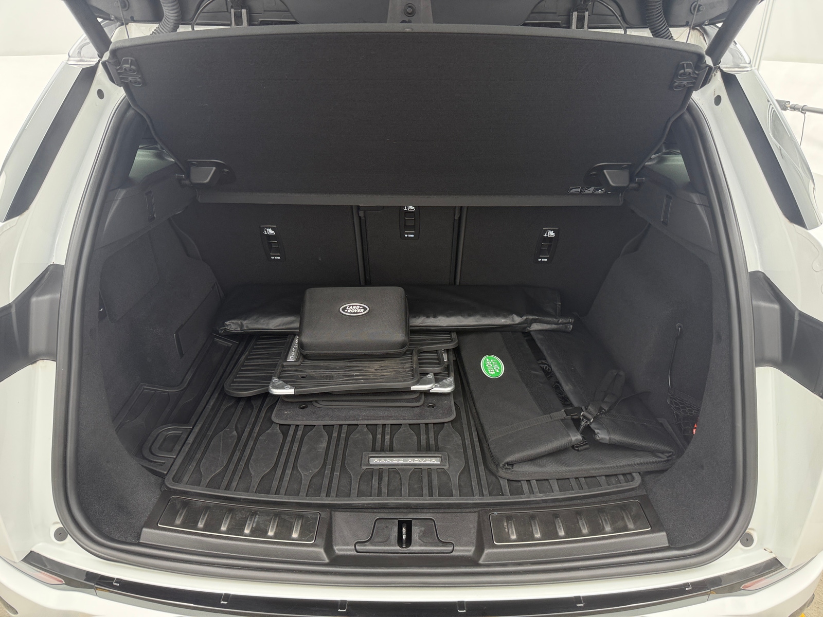 Thumbnail: 2022 Land Rover Range Rover Evoque - 6