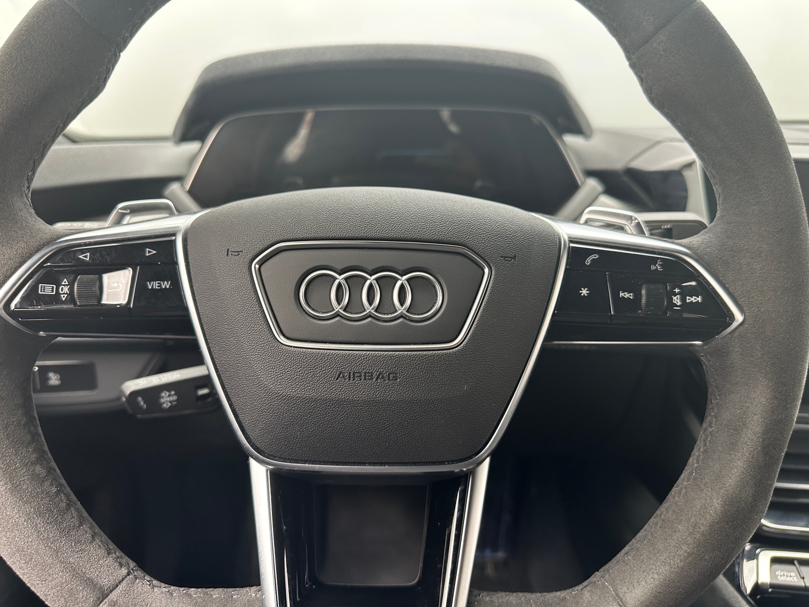 Thumbnail: 2023 Audi RS e-tron GT - 4