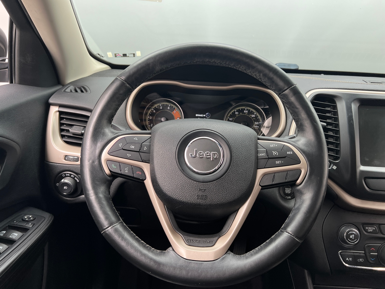 Thumbnail: 2017 Jeep Cherokee - 4