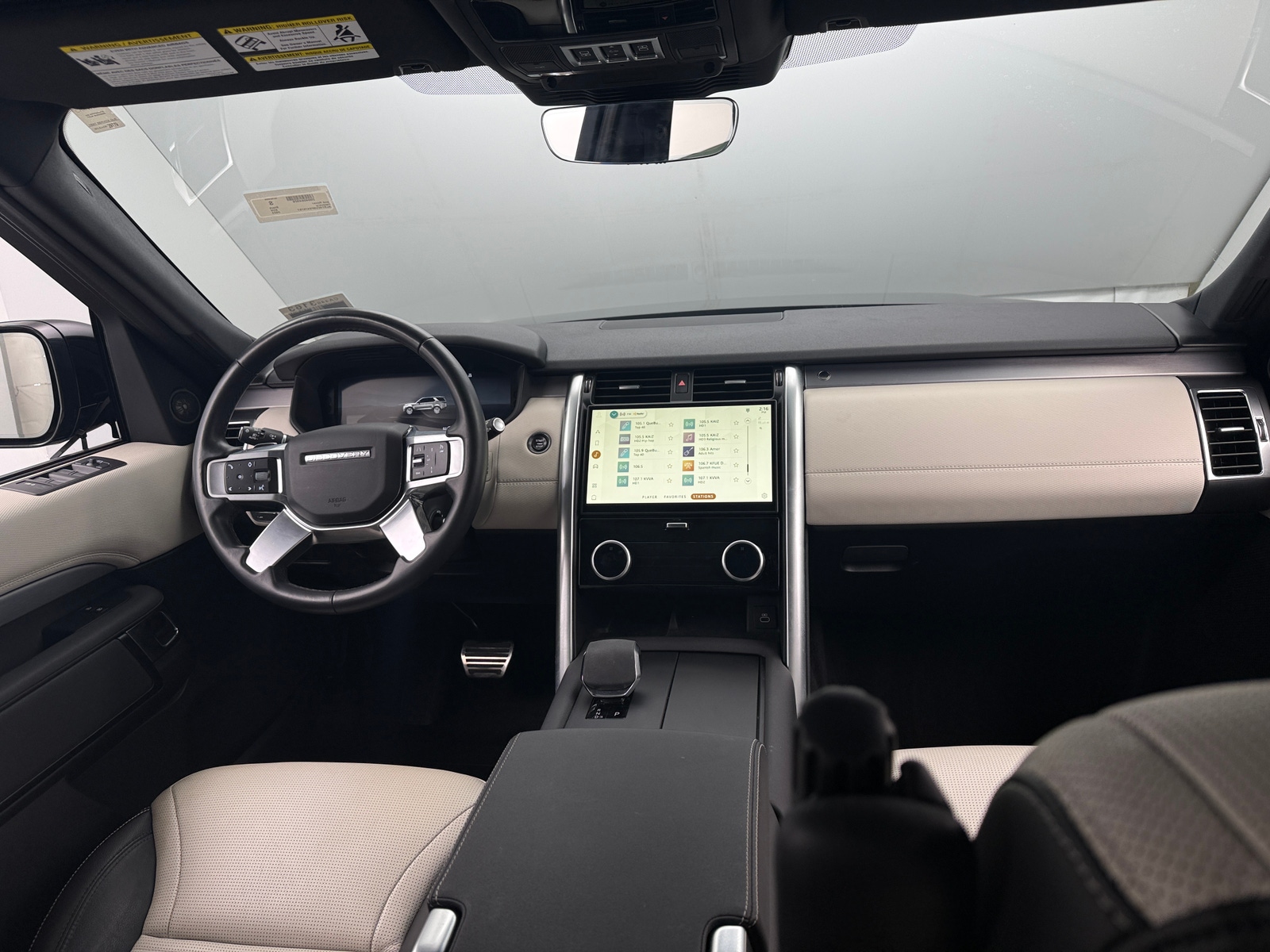 Thumbnail: 2023 Land Rover Discovery - 2