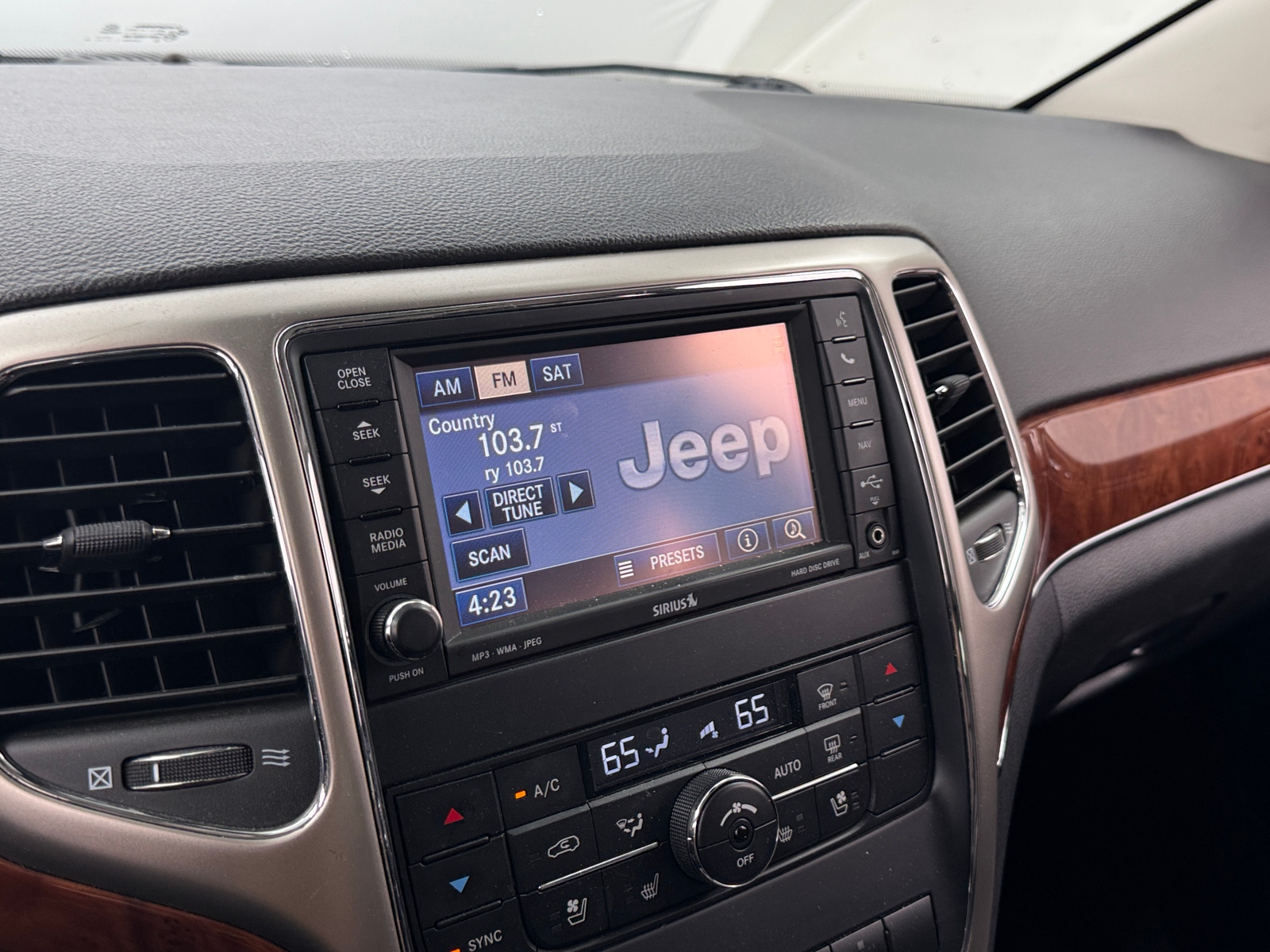 Thumbnail: 2013 Jeep Grand Cherokee - 3
