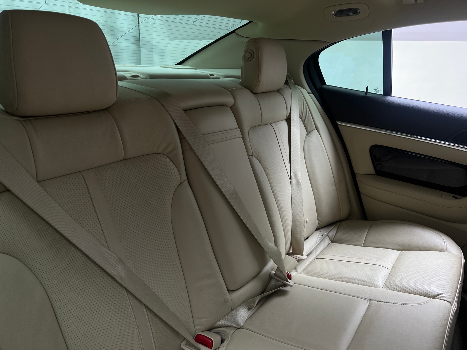 Thumbnail: 2015 Lincoln MKS - 5