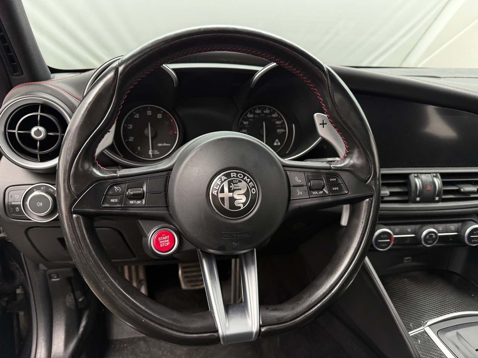 Thumbnail: 2018 Alfa Romeo Giulia - 5