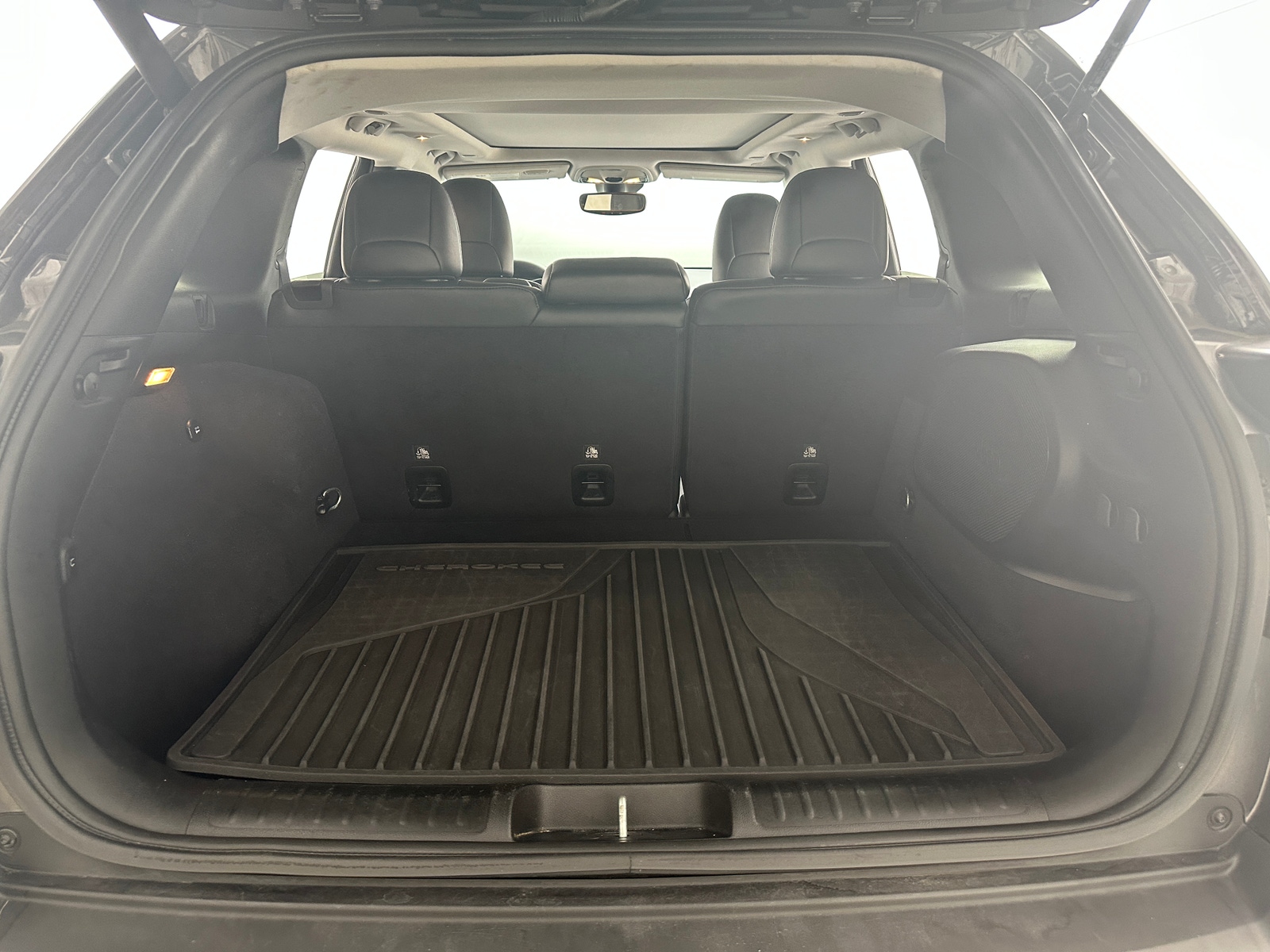 Thumbnail: 2022 Jeep Cherokee - 6