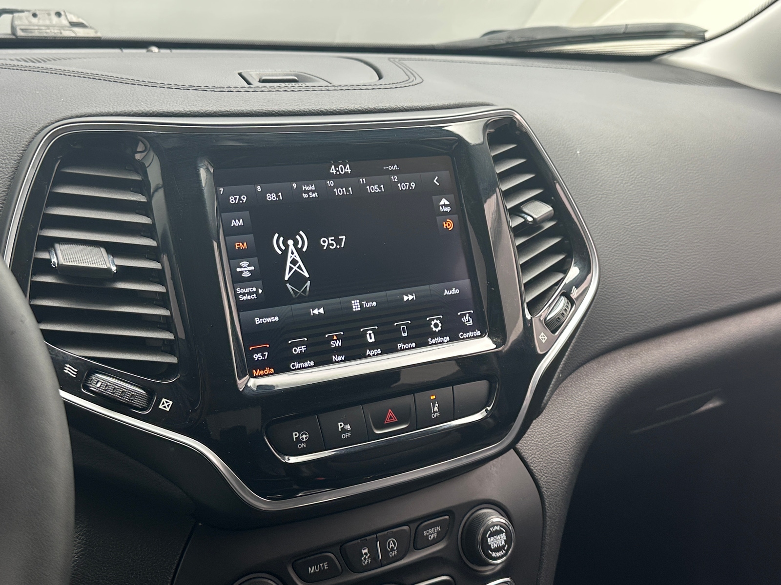 Thumbnail: 2022 Jeep Cherokee - 3