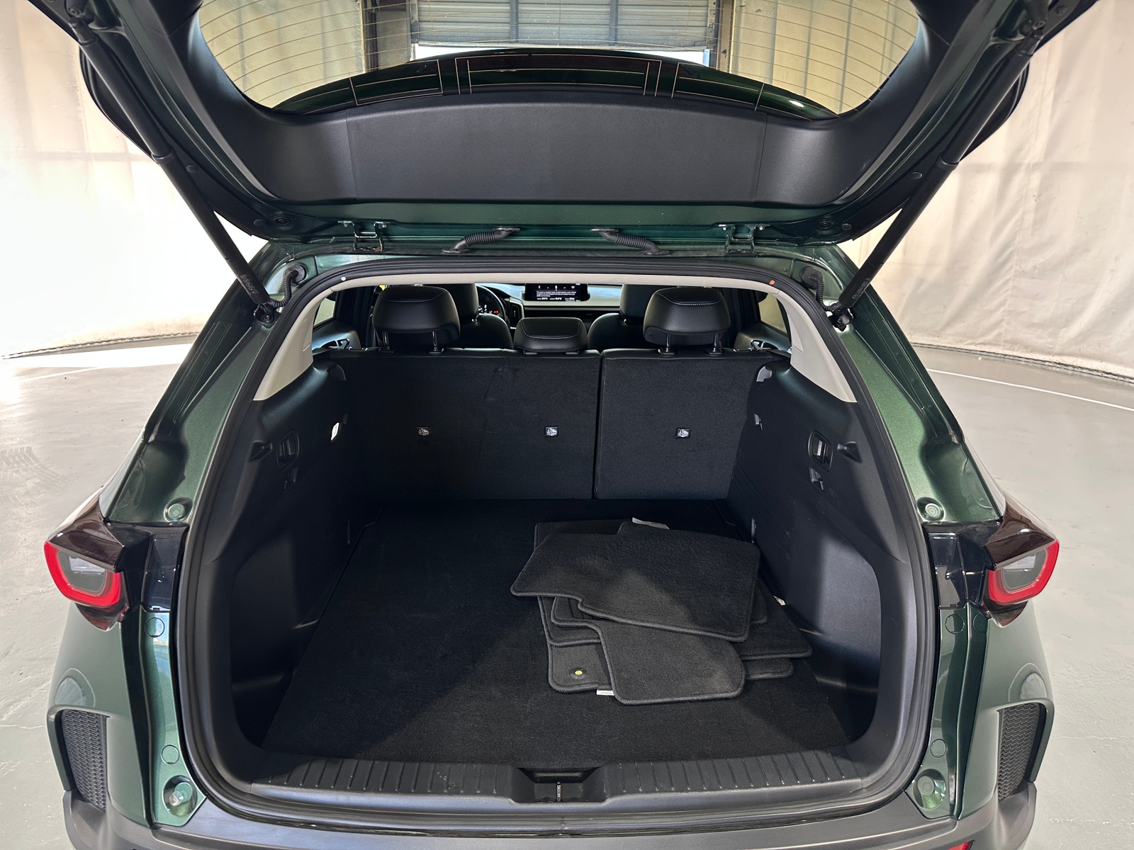 Thumbnail: 2025 Mazda CX-50 - 7