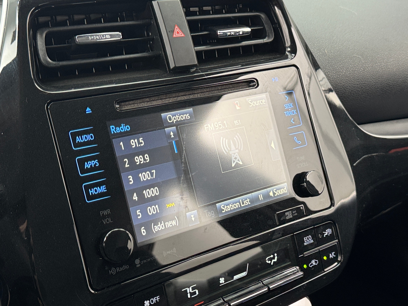 Thumbnail: 2017 Toyota Prius - 4