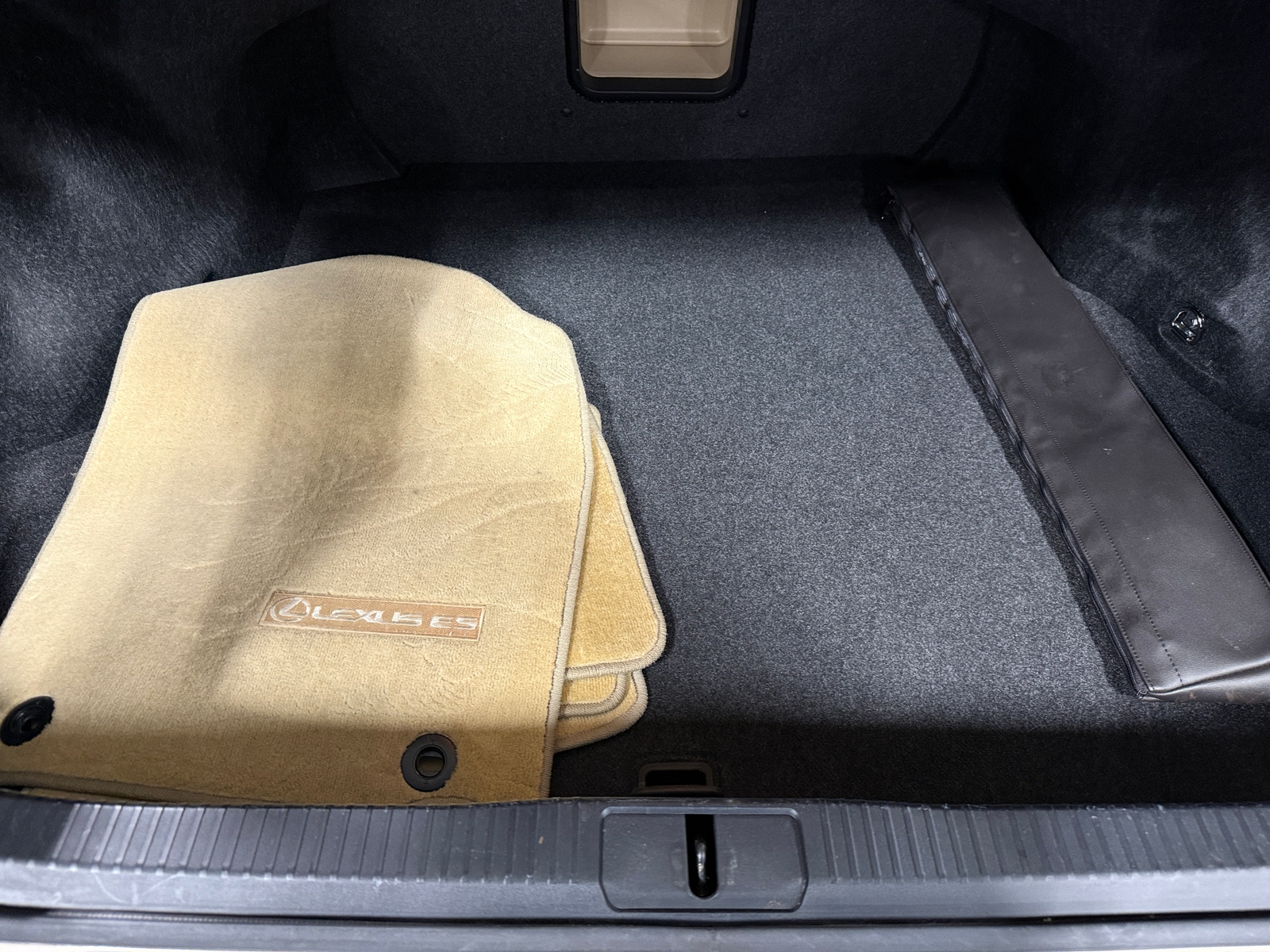 Thumbnail: 2014 Lexus ES - 7