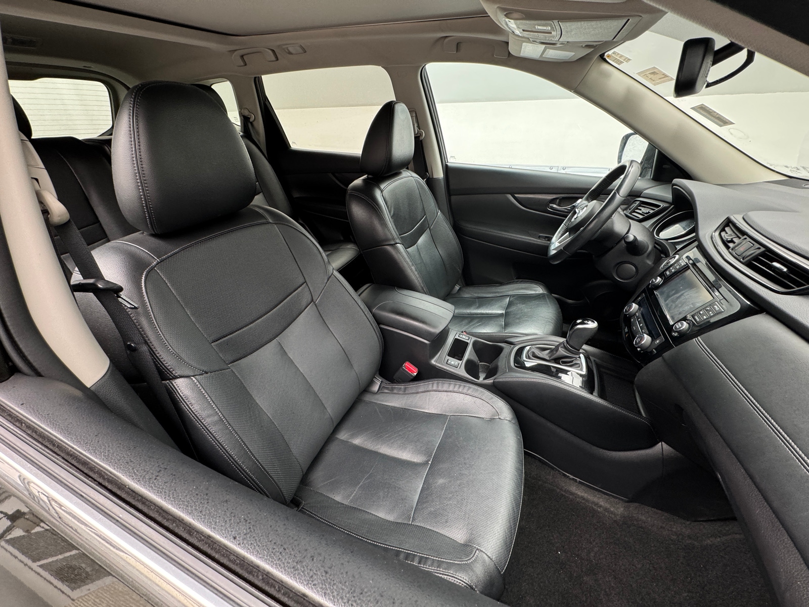 Thumbnail: 2017 Nissan Rogue - 2