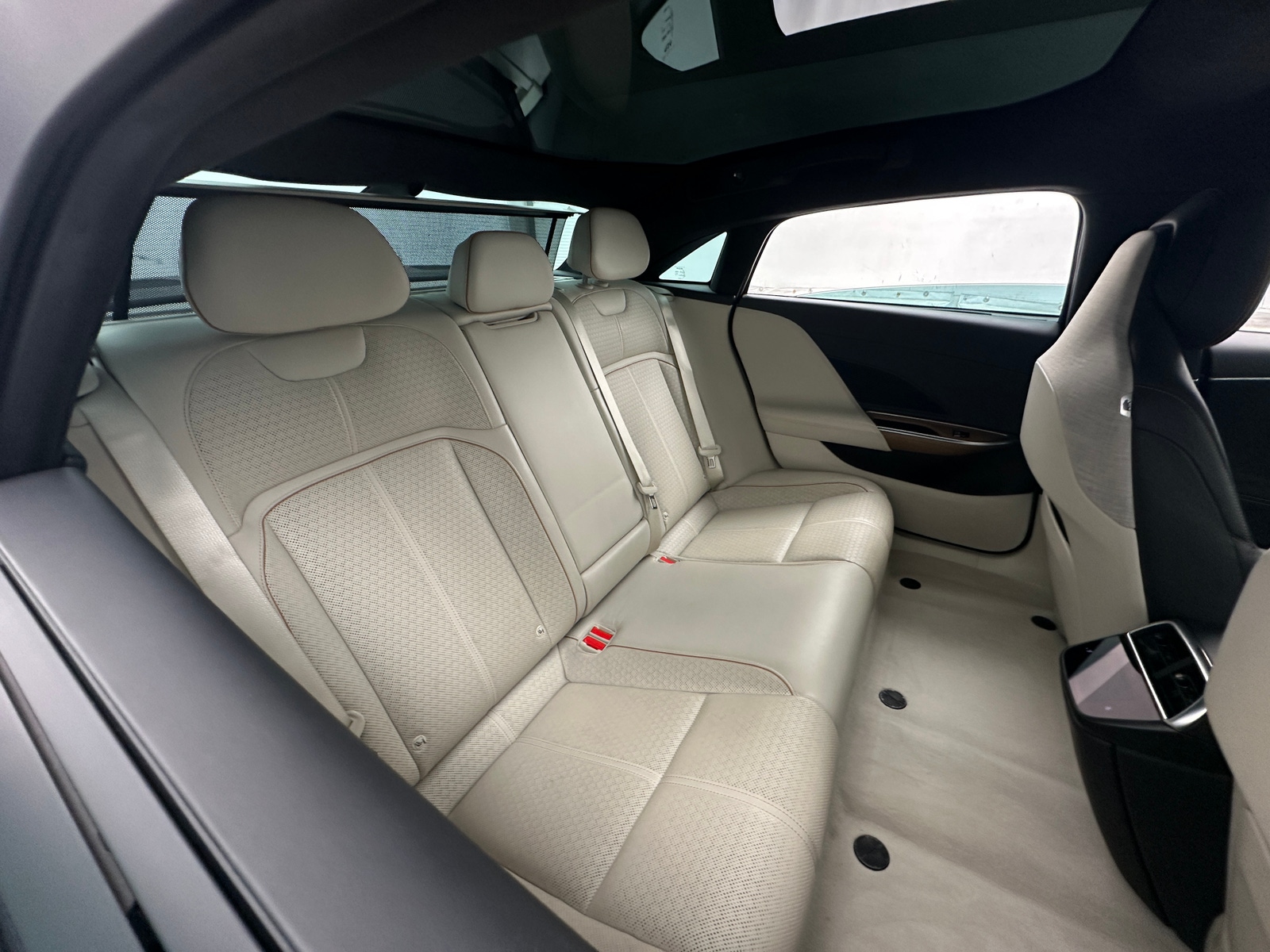 Thumbnail: 2022 Lucid Air - 5