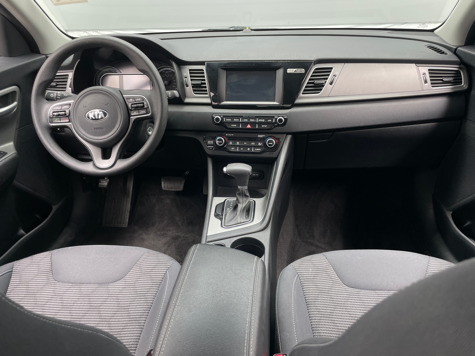 Thumbnail: 2018 Kia Niro - 3