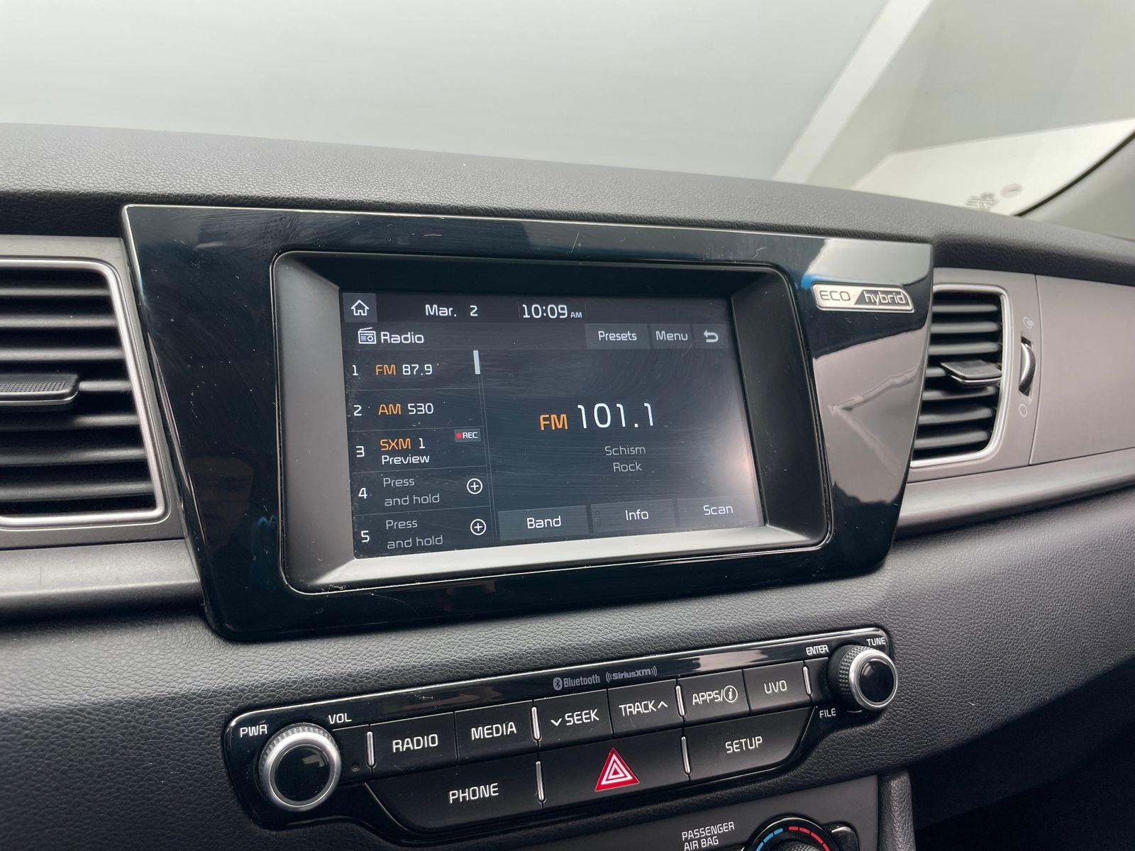 Thumbnail: 2018 Kia Niro - 4