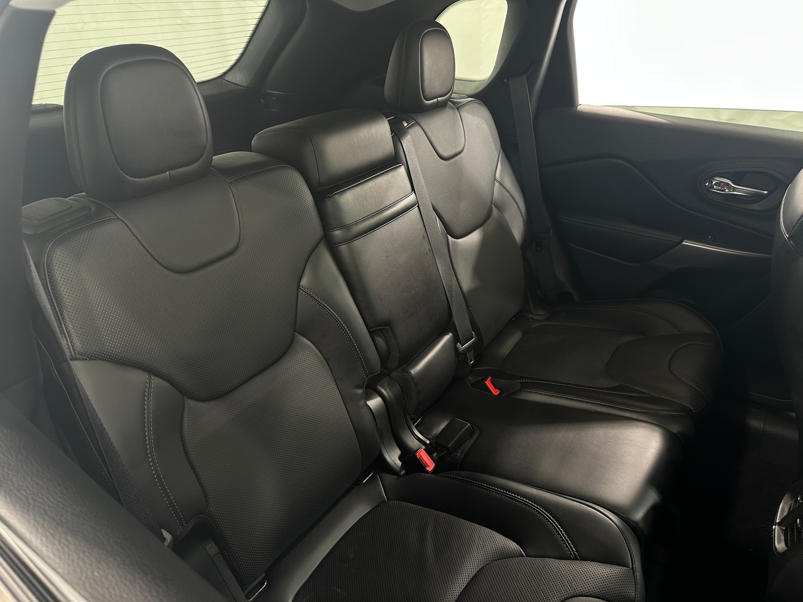 Thumbnail: 2019 Jeep Cherokee - 5