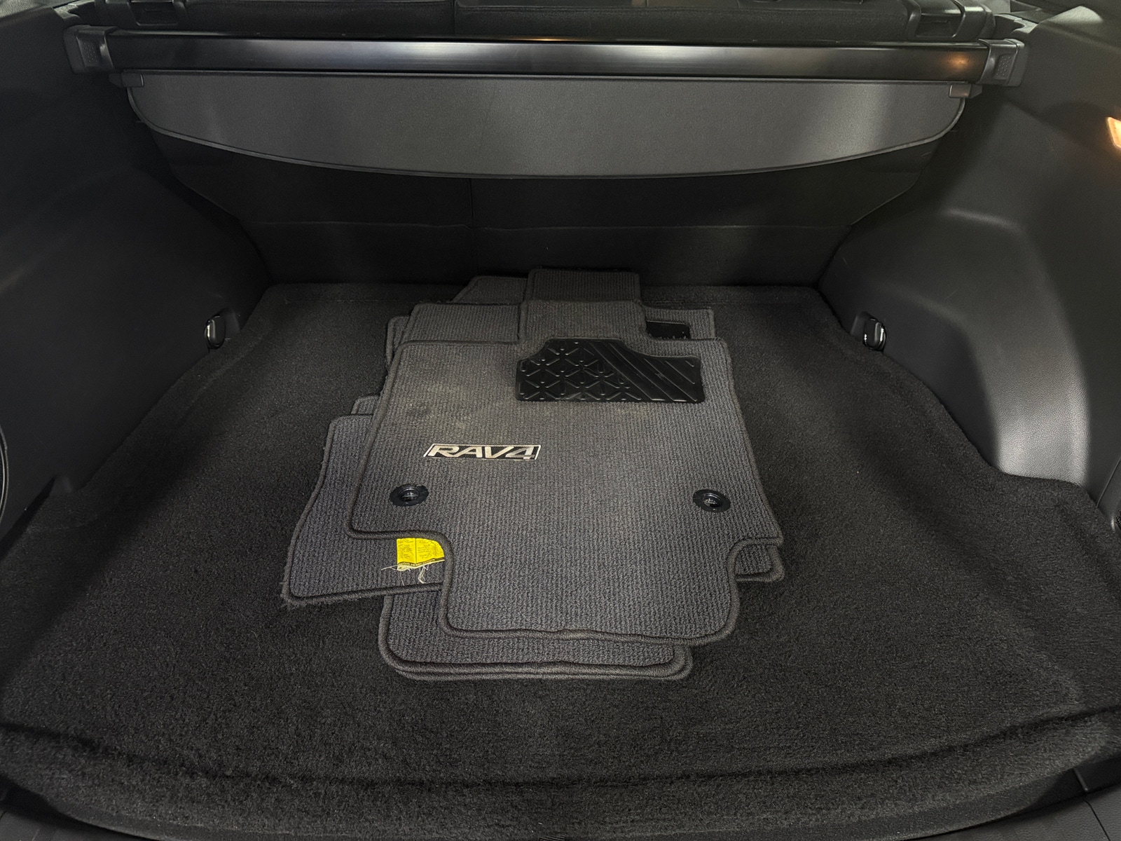 Thumbnail: 2021 Toyota RAV4 - 7