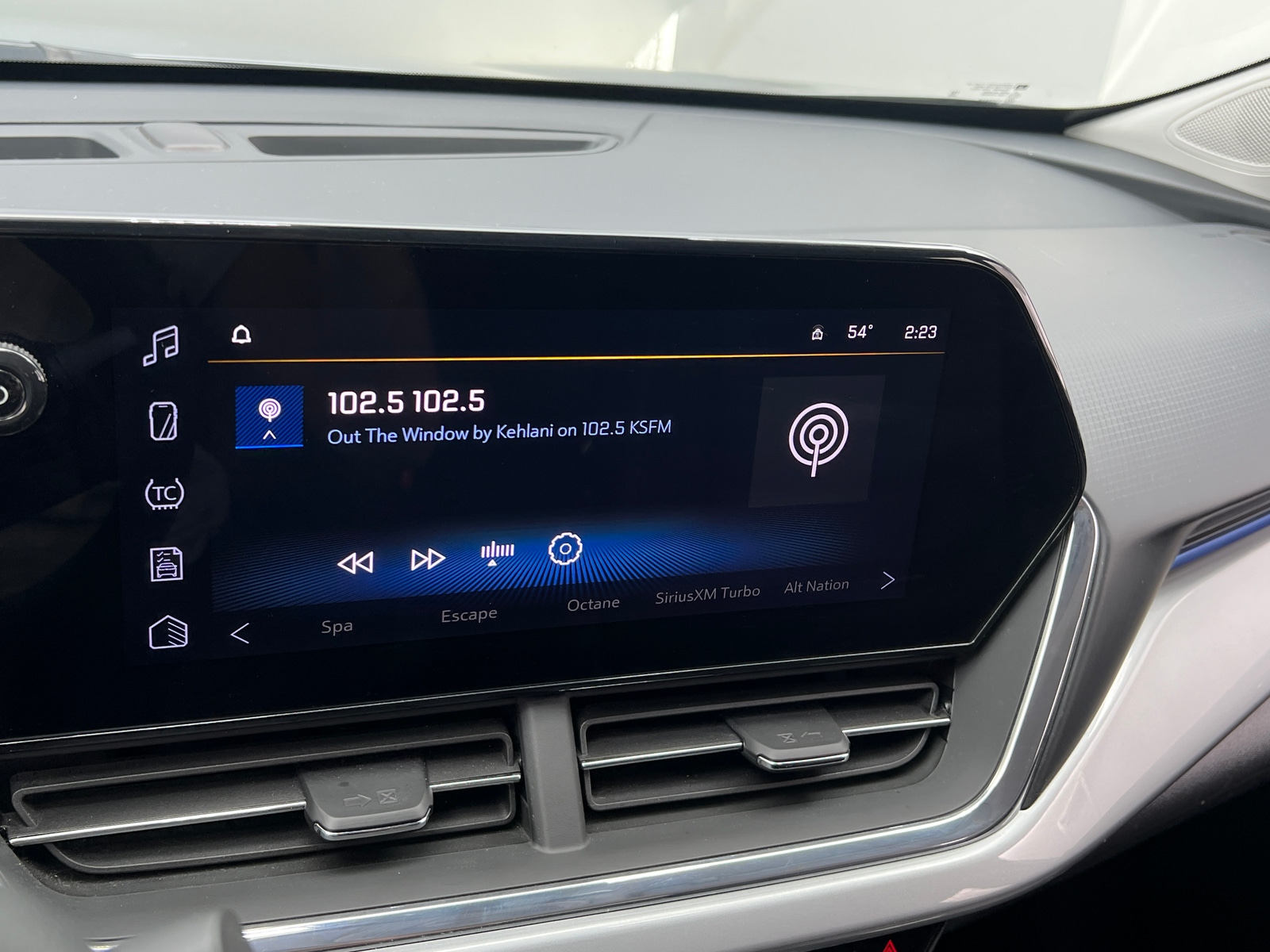 Thumbnail: 2025 Chevrolet Trax - 4