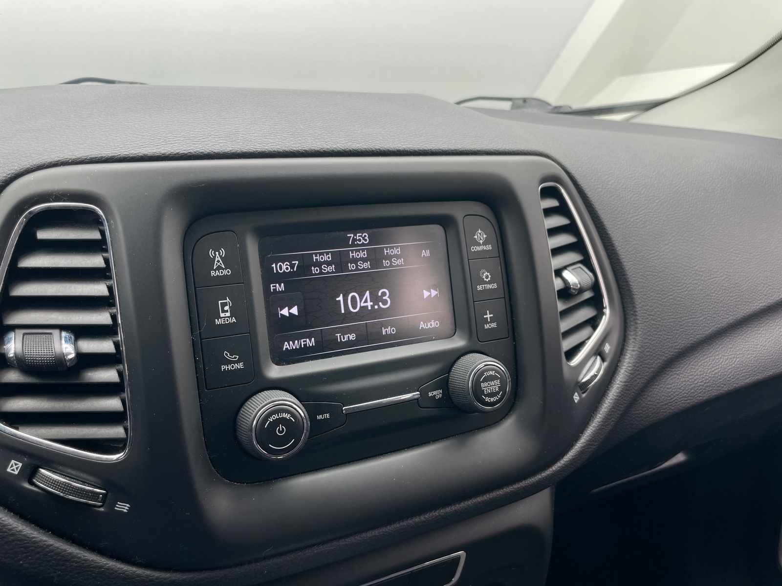 Thumbnail: 2017 Jeep Compass - 4