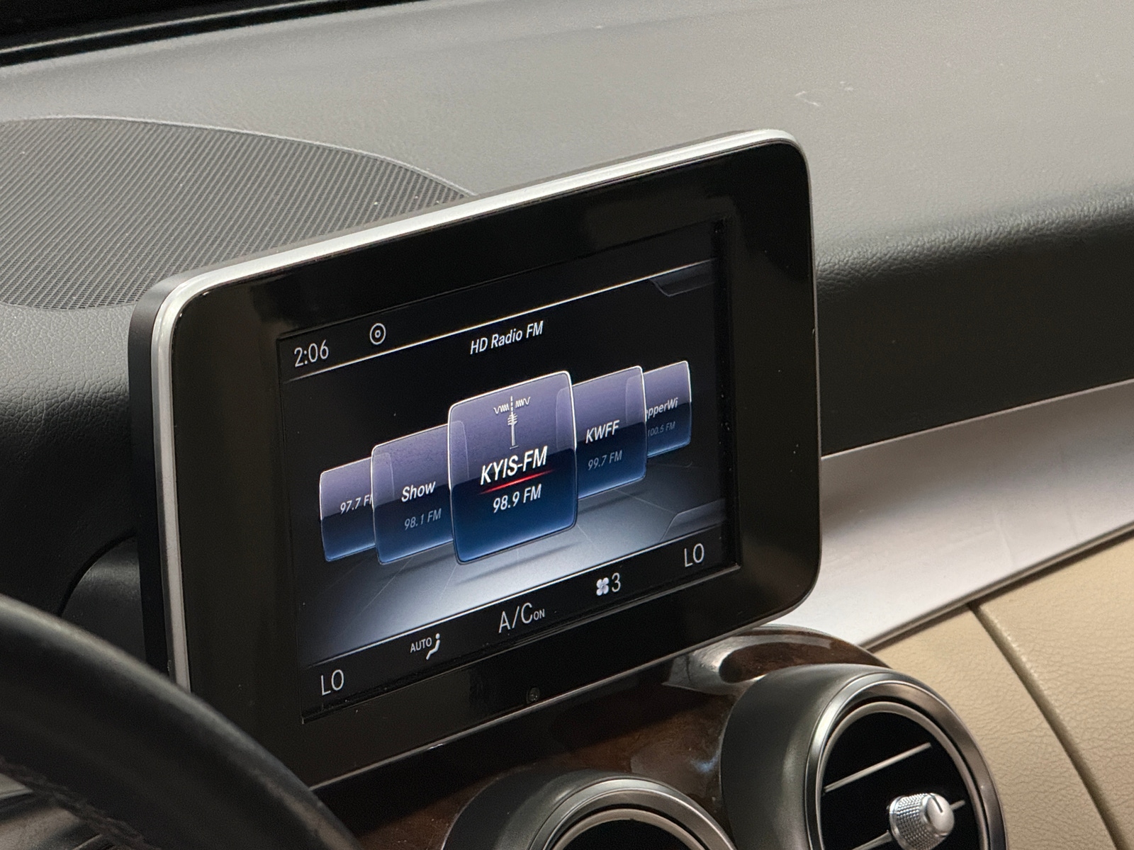 Thumbnail: 2018 Mercedes-Benz C-Class - 3