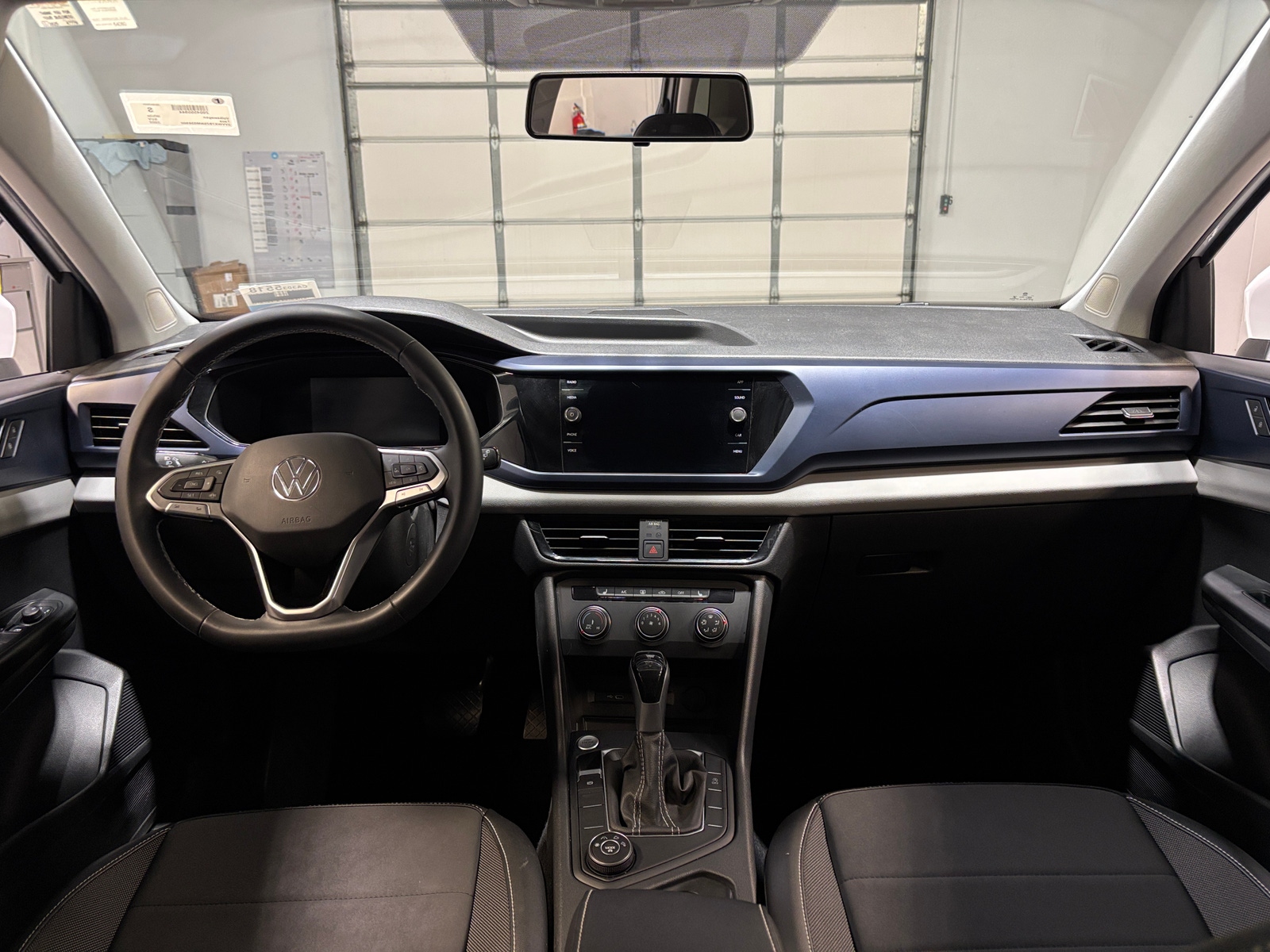 Thumbnail: 2022 Volkswagen Taos - 3