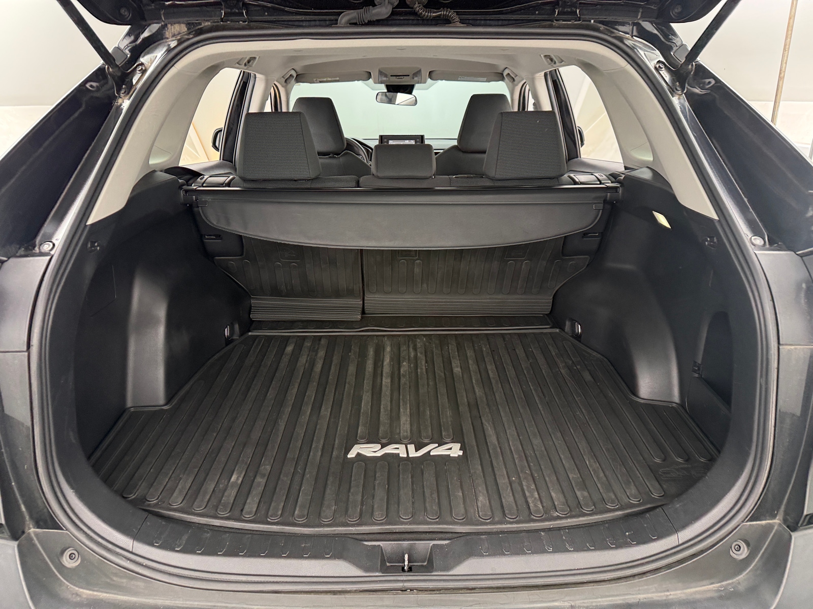 Thumbnail: 2022 Toyota RAV4 - 7