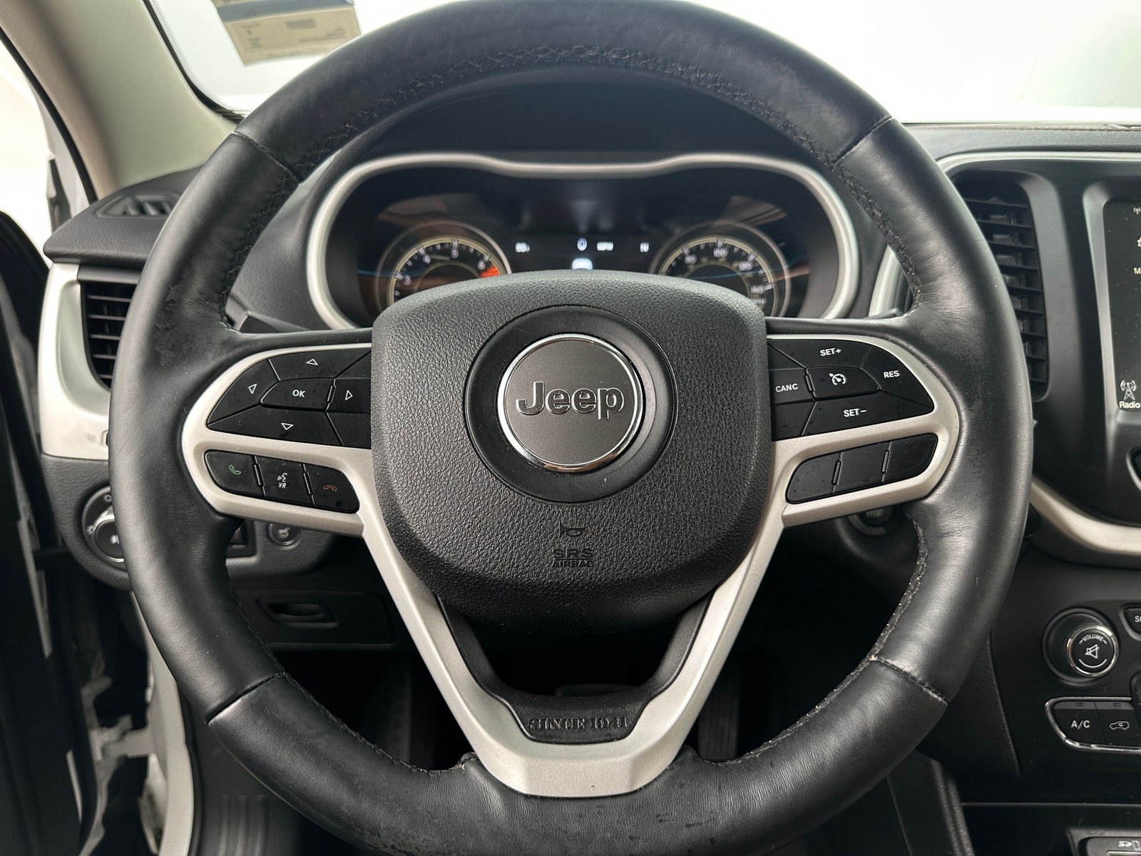 Thumbnail: 2018 Jeep Cherokee - 4