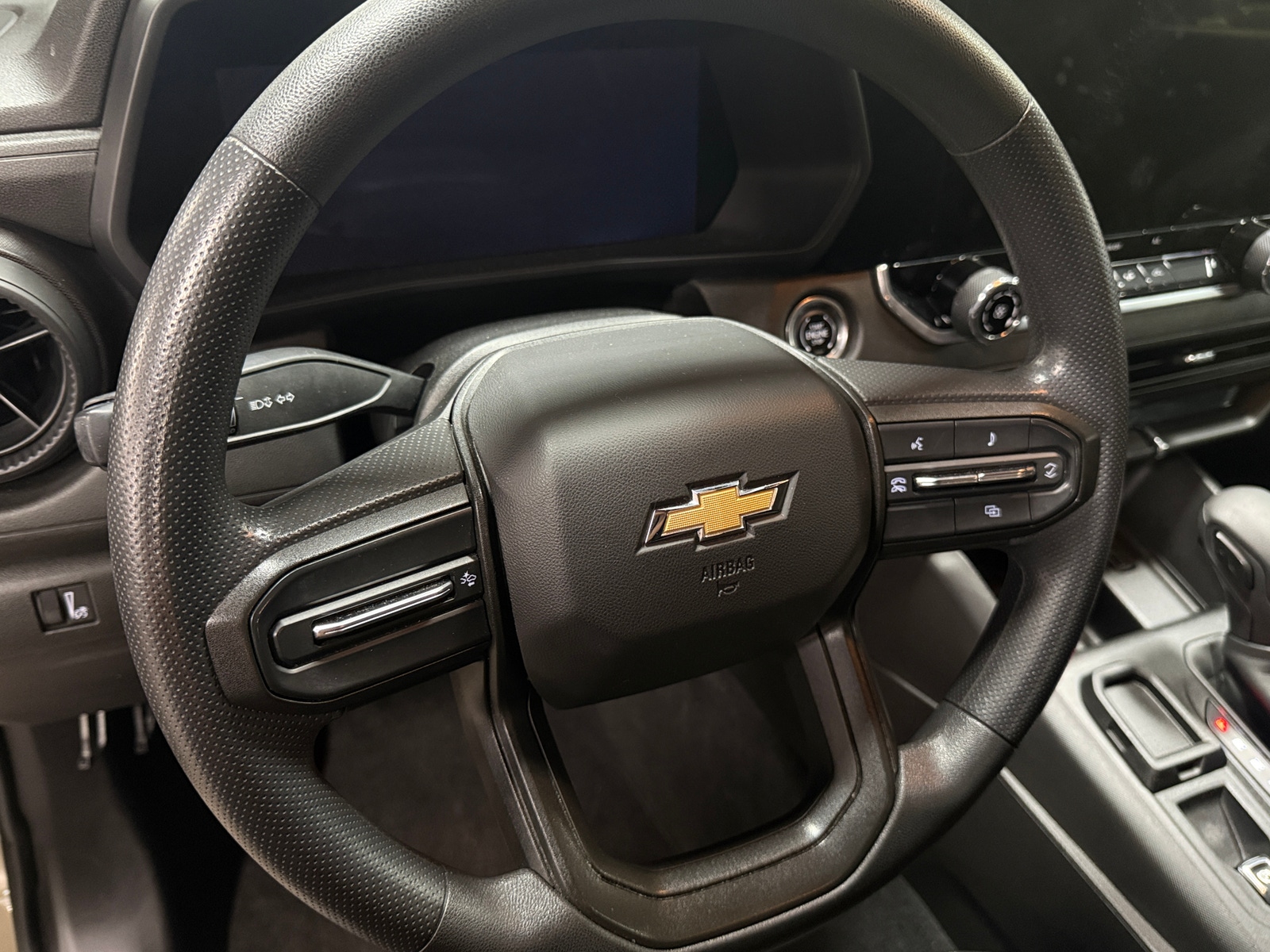 Thumbnail: 2024 Chevrolet Colorado - 5