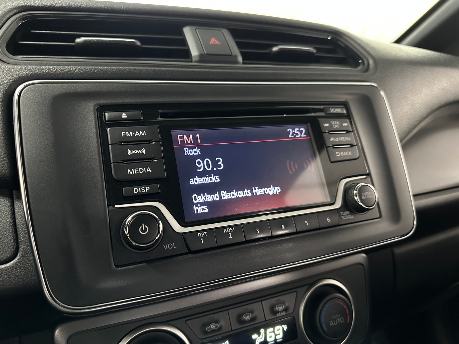 Thumbnail: 2019 Nissan Leaf - 4