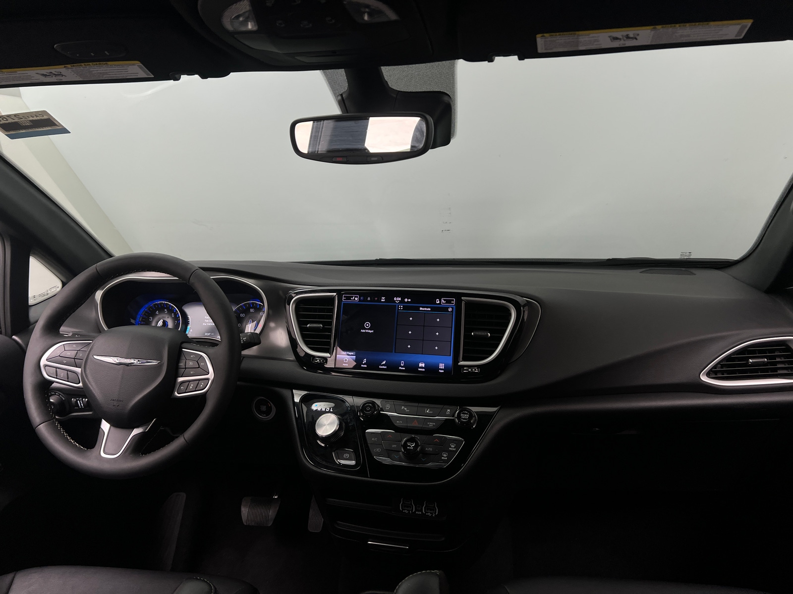 Thumbnail: 2025 Chrysler Pacifica - 2