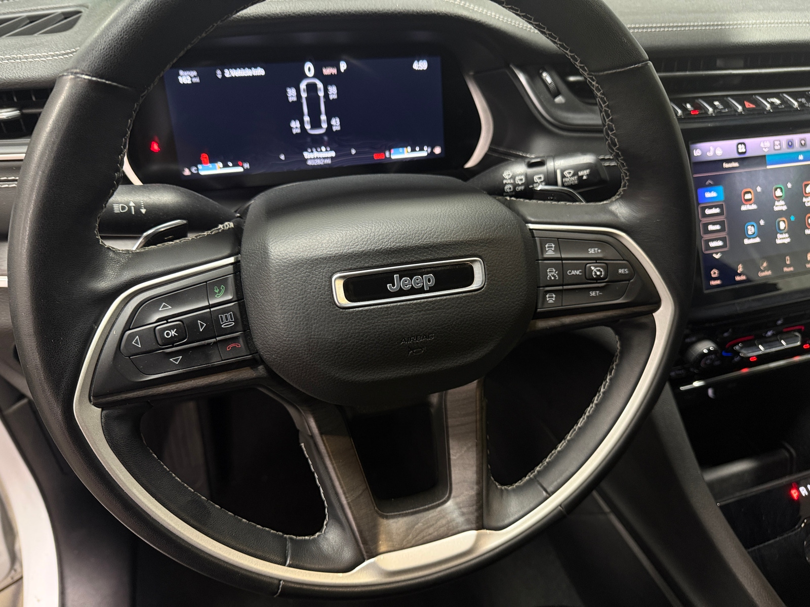 Thumbnail: 2022 Jeep Grand Cherokee - 4