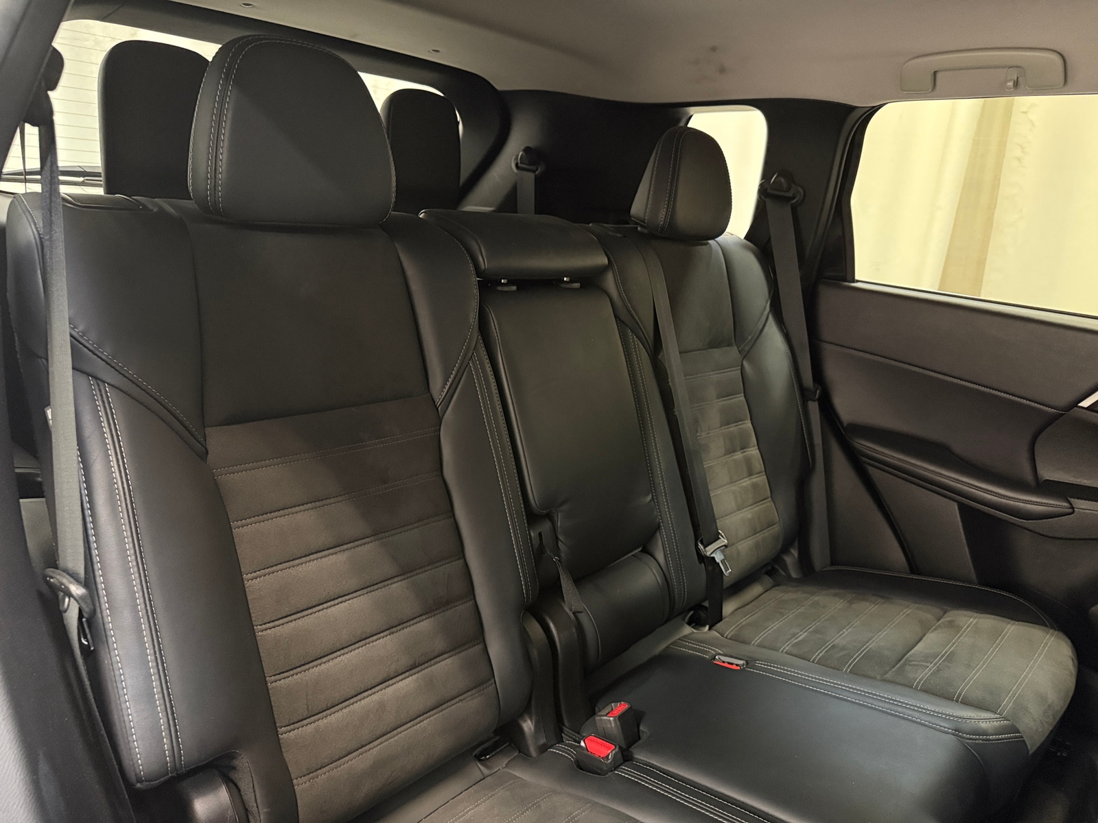 Thumbnail: 2024 Mitsubishi Outlander - 5