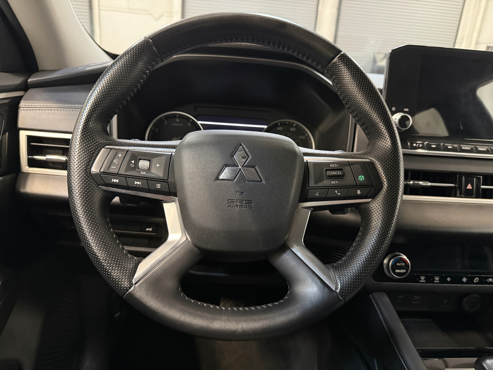 Thumbnail: 2024 Mitsubishi Outlander - 4