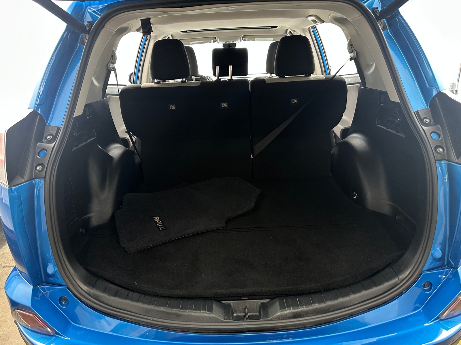 Thumbnail: 2018 Toyota RAV4 - 7