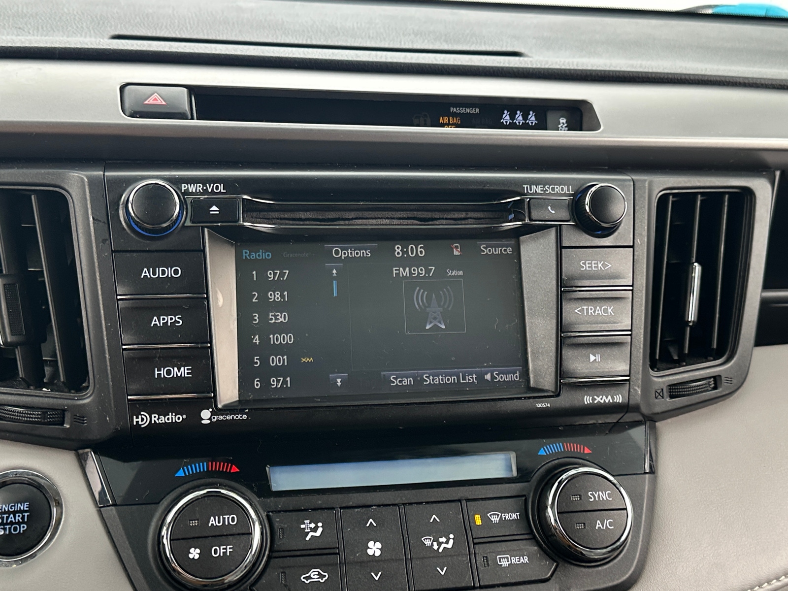 Thumbnail: 2018 Toyota RAV4 - 4