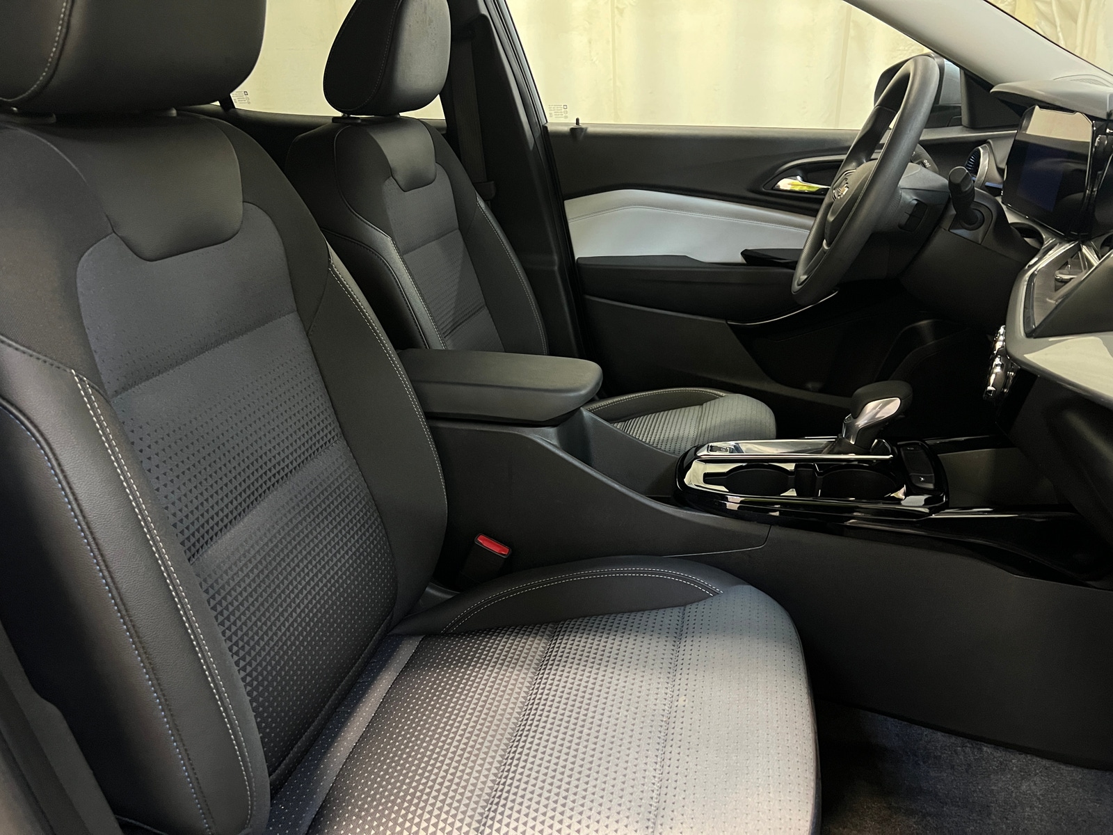 Thumbnail: 2025 Chevrolet Trax - 2