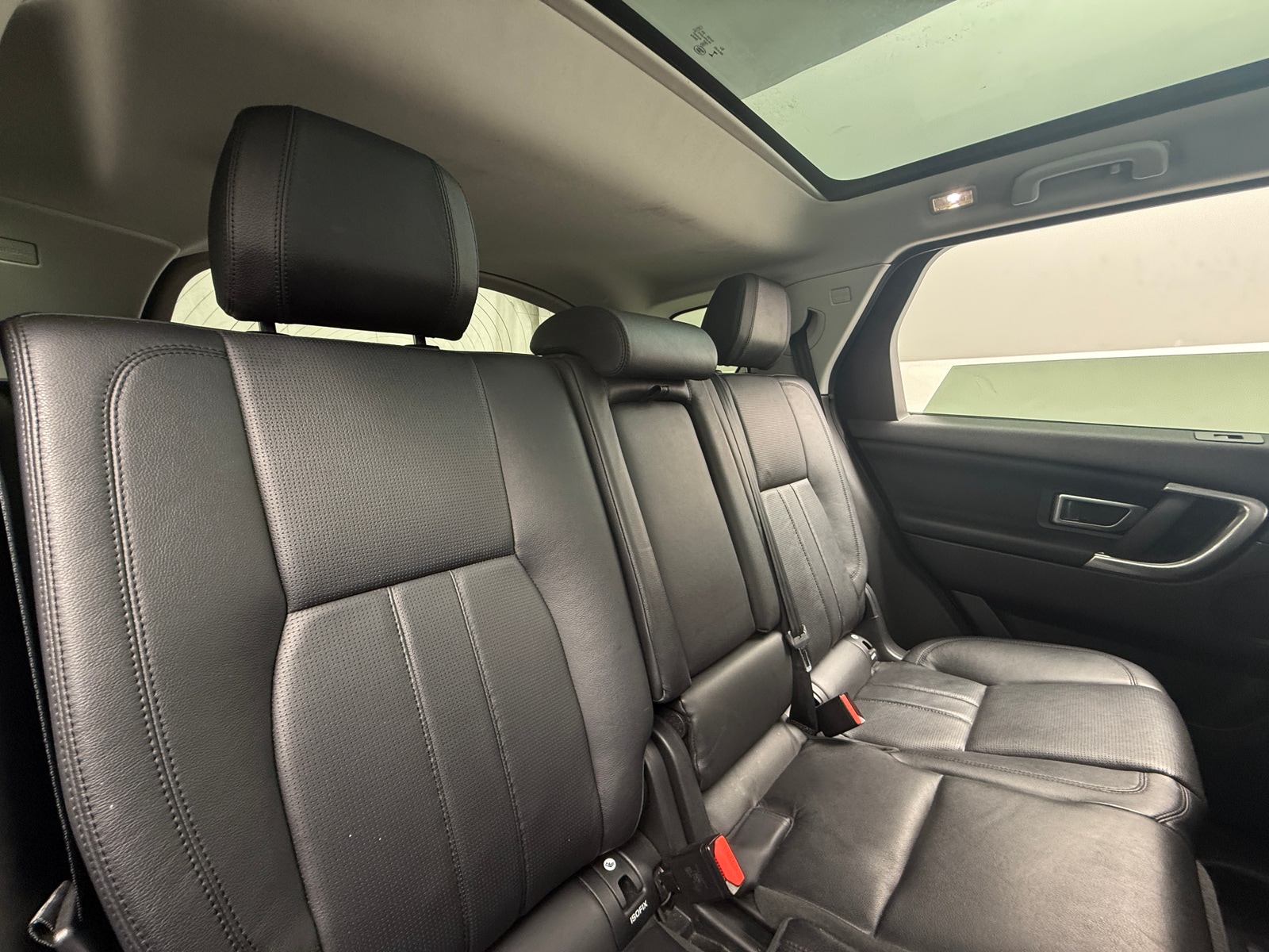 Thumbnail: 2017 Land Rover Discovery Sport - 5