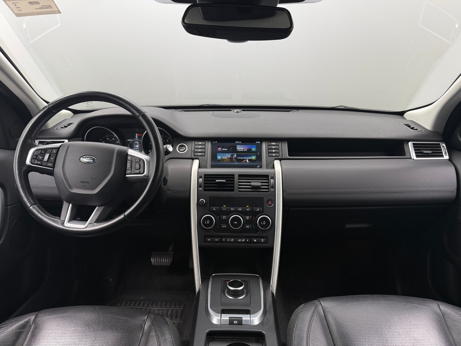 Thumbnail: 2017 Land Rover Discovery Sport - 2