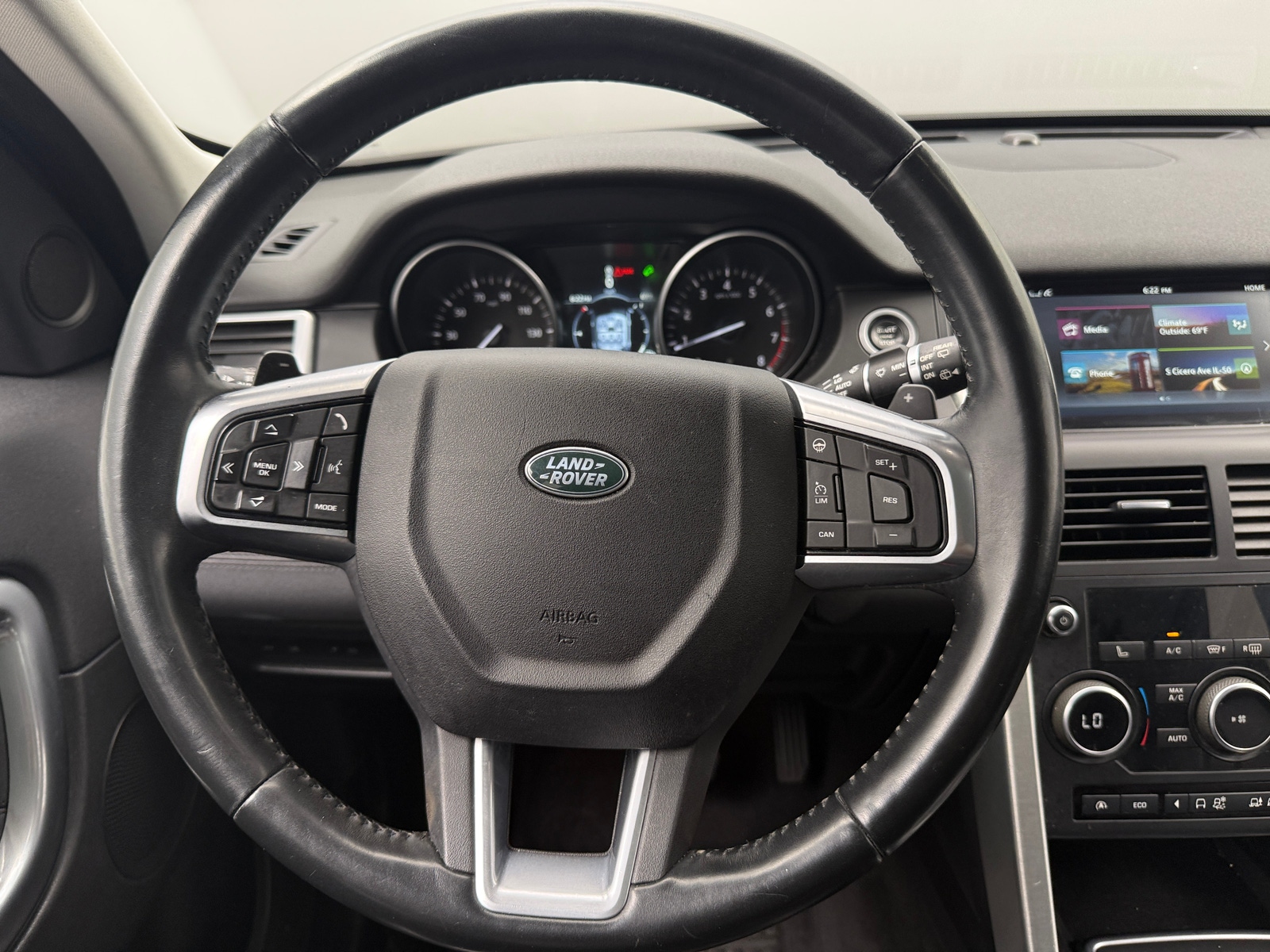 Thumbnail: 2017 Land Rover Discovery Sport - 4