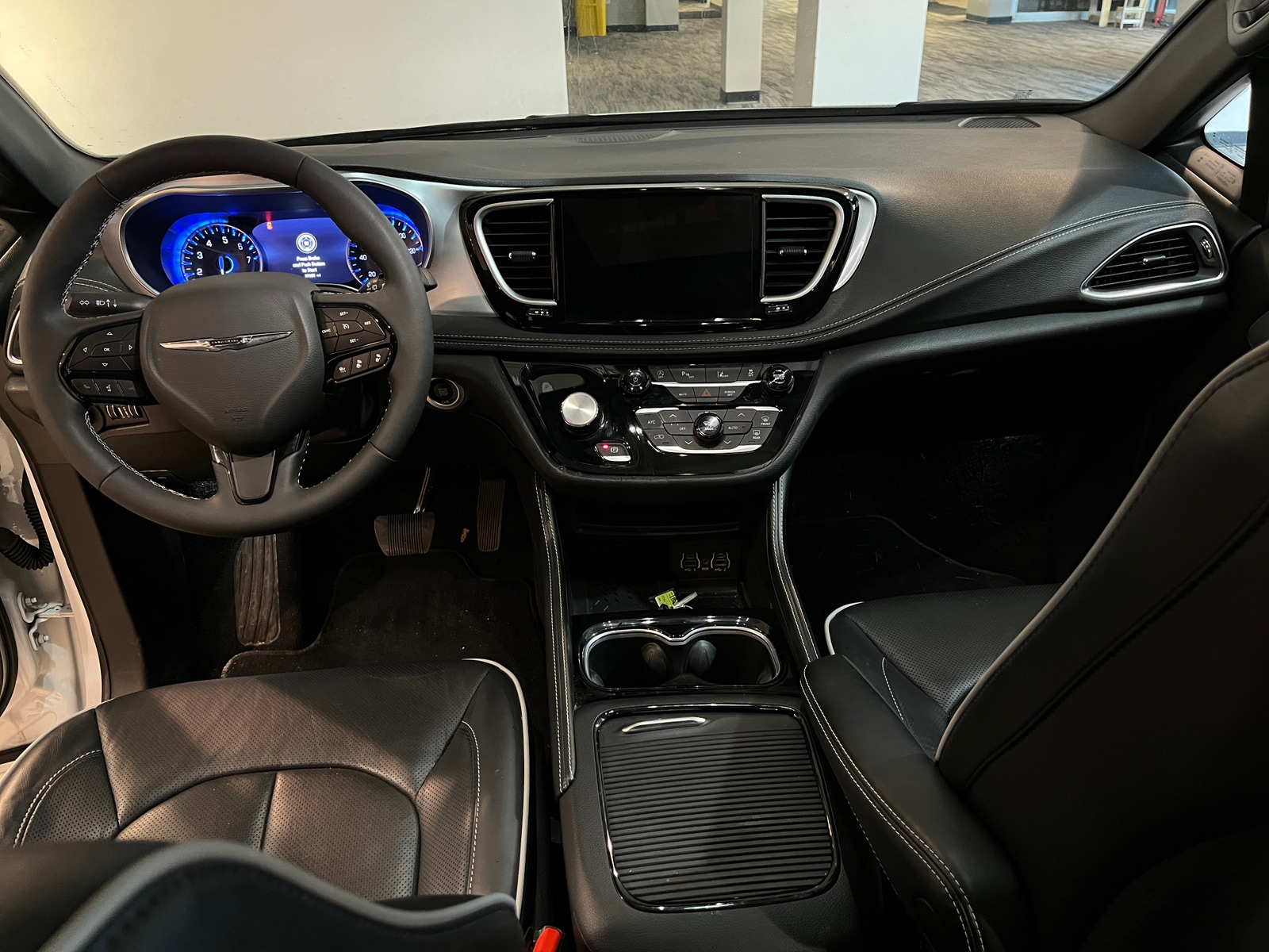 Thumbnail: 2025 Chrysler Pacifica - 3