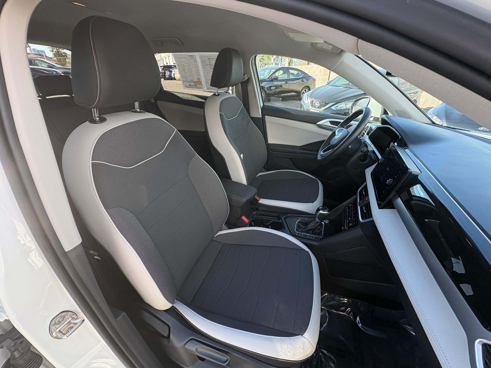 Thumbnail: 2025 Volkswagen Taos - 2