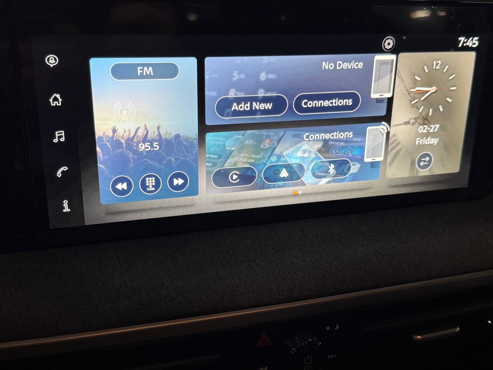 Thumbnail: 2025 Nissan Kicks - 4