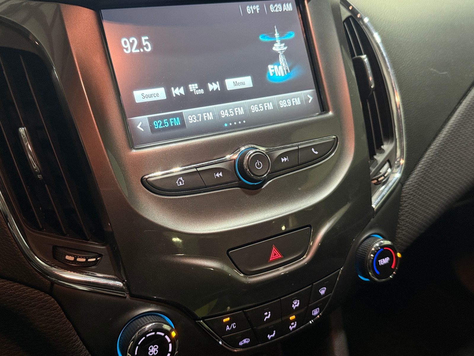 Thumbnail: 2018 Chevrolet Cruze - 4