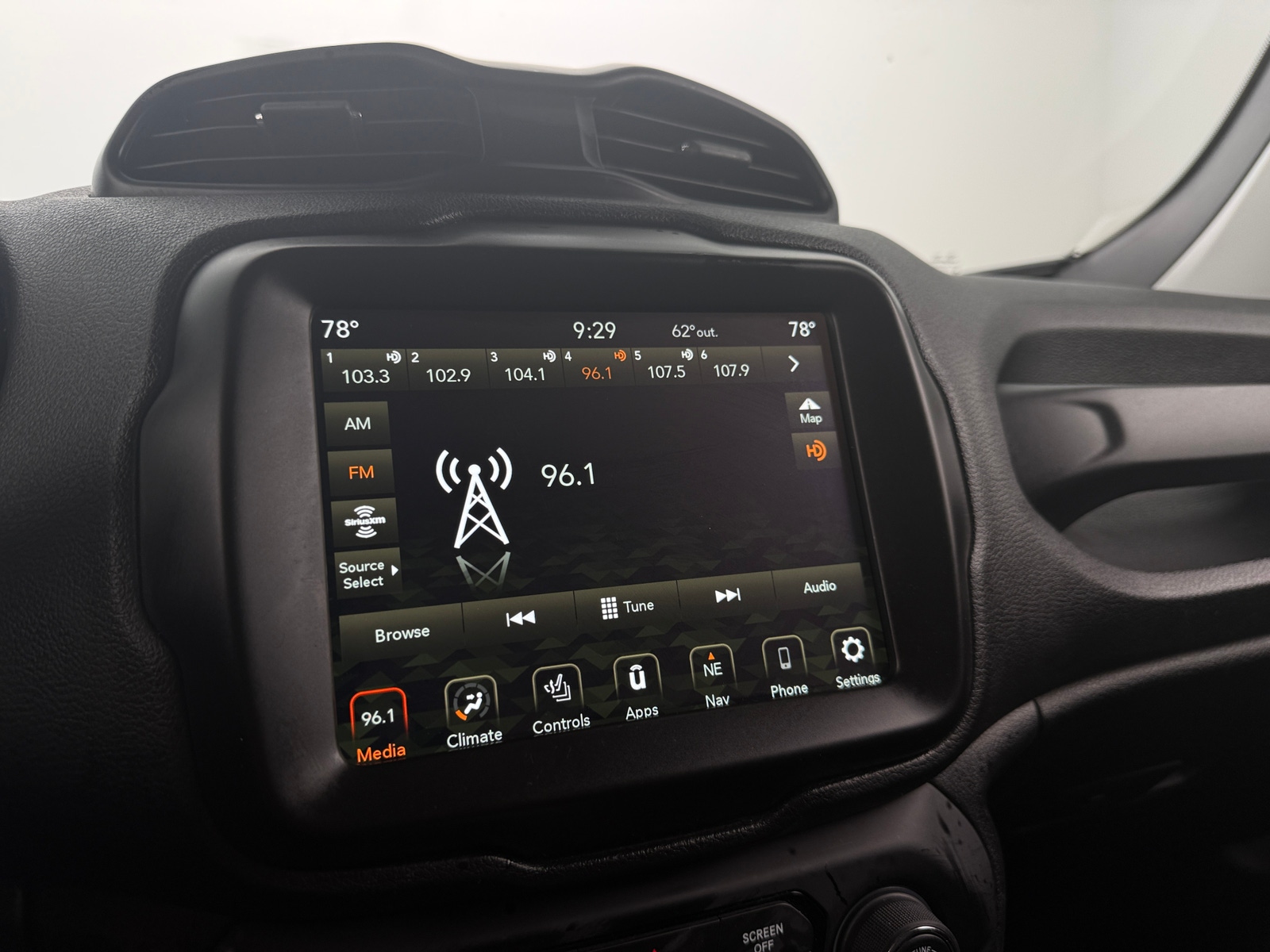 Thumbnail: 2021 Jeep Renegade - 3