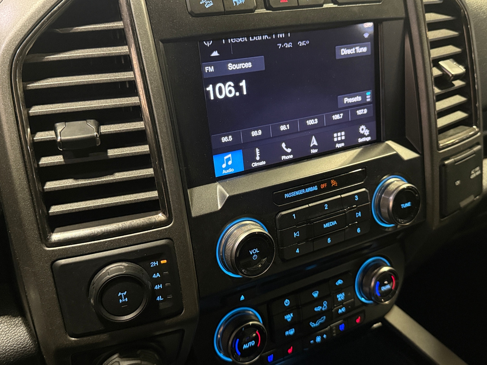 Thumbnail: 2017 Ford Econoline - 3