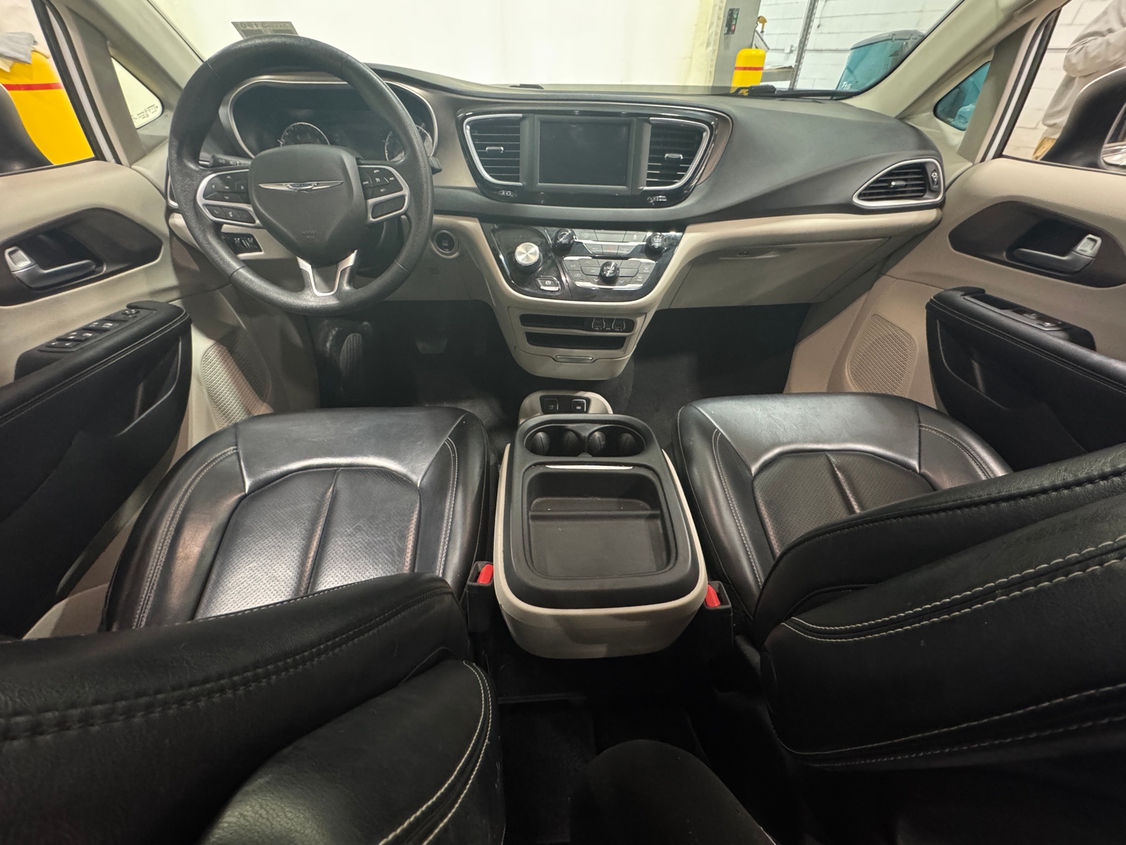 Thumbnail: 2021 Chrysler Voyager - 2