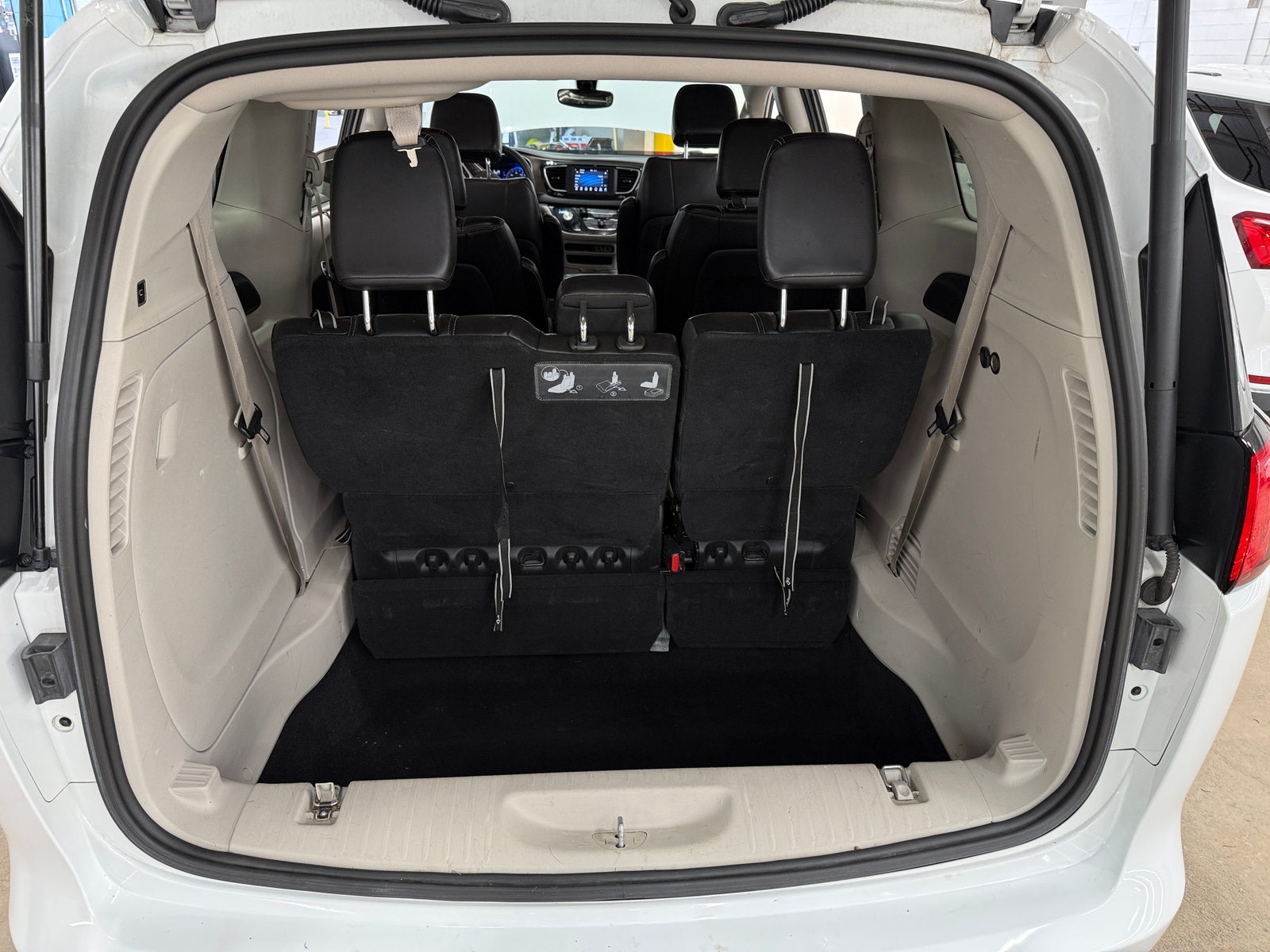 Thumbnail: 2021 Chrysler Voyager - 6