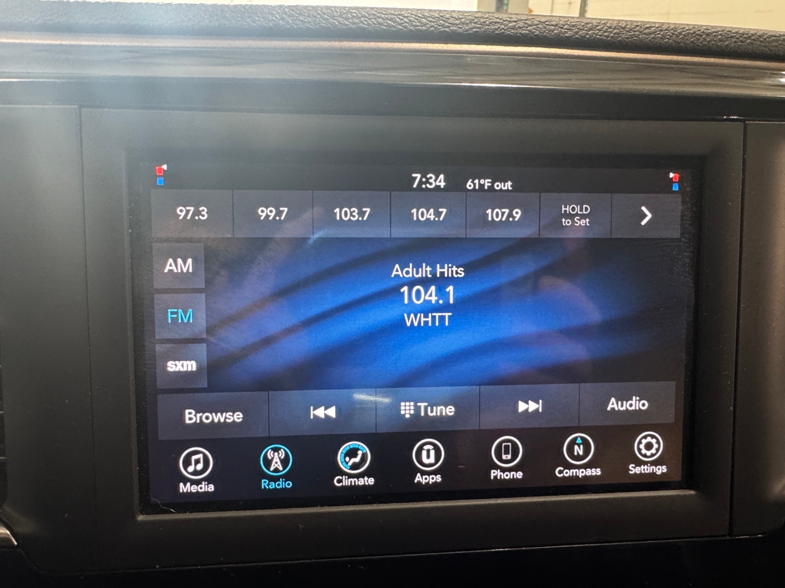 Thumbnail: 2021 Chrysler Voyager - 3