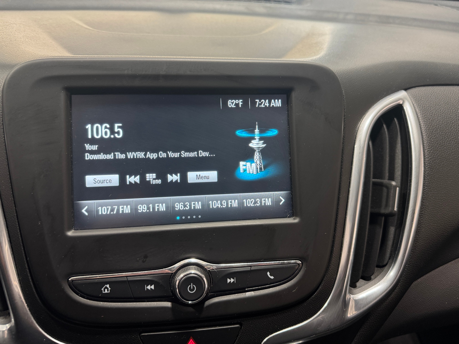 Thumbnail: 2018 Chevrolet Equinox - 4